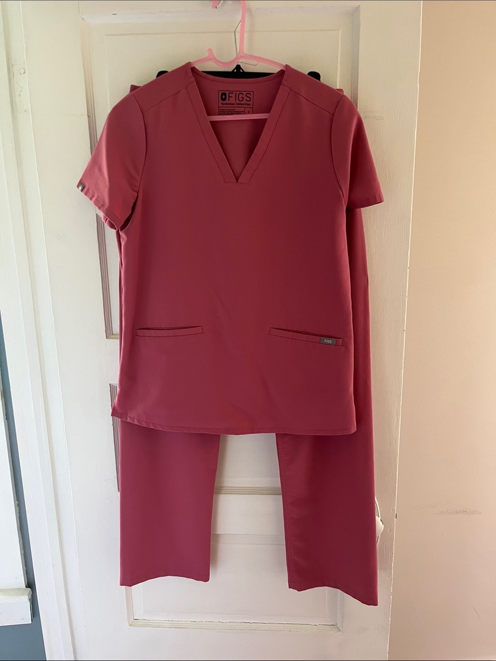 Figs EUC Women's Scrub Set in Quartz, size small